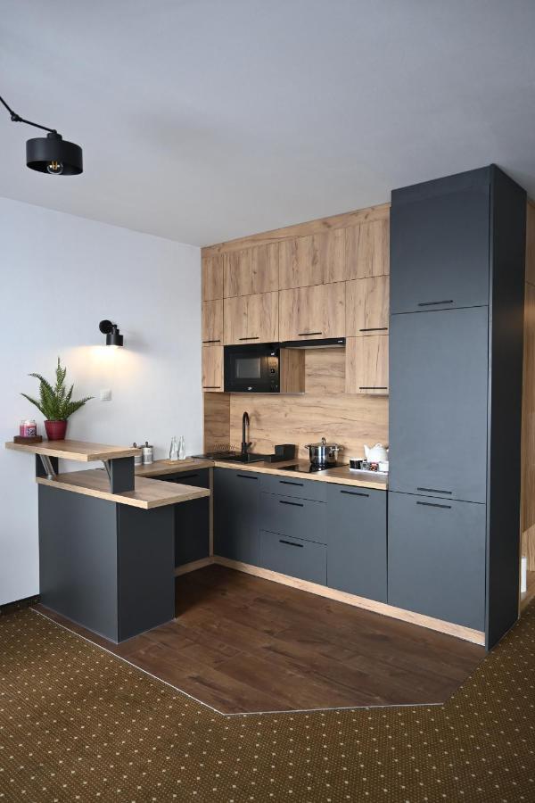 Aparthotel Legnica - Apartamenty Z Aneksem Kuchennym Exteriör bild